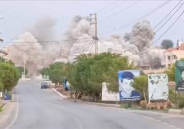 غارات إسرائيلية على جنوب لبنان بعد إنذارات بالإخلاء