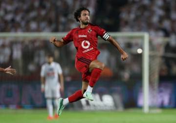 الأهلي يهزم الزمالك بثنائية ويتصدر الدوري المصري 