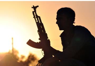 مصدر استخباراتي: قسد تجنّد فلول النظام البائد للقتال في صفوفها