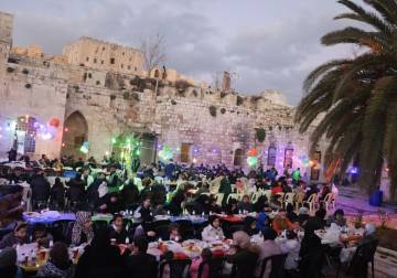 الإغاثة الإنسانية التركية تقدّم وجبات إفطار لـ2700 شخصاً في سوريا