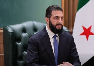 الرئيس الشرع يهنئ السوريين بعيد الفطر وذكرى انطلاق الثورة