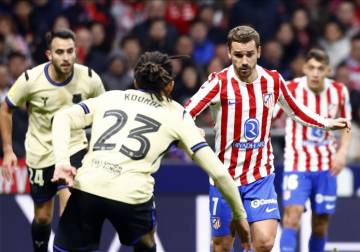 أتلتيكو مدريد يلحق خسارة قاسية ببرشلونة في كأس ملك إسبانيا