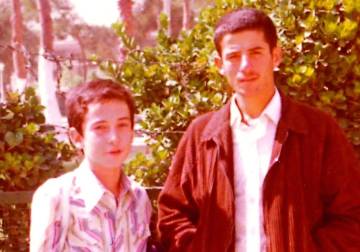 من طفلٍ مدلل في الشعلان إلى متهمٍ بجرائم ضد الإنسانية في لندن