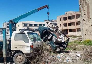حملة في حمص لإزالة هياكل السيارات المحطمة وتحسين المشهد الحضري