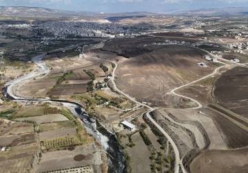 جفاف نهر العاصي يفاقم معاناة المزارعين في إدلب