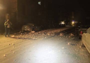 مقتل طفل ووالدته وإصابة 15 مدنياً بقصف وقنص