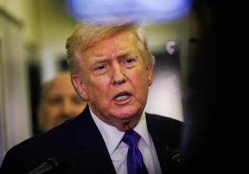 ترامب يلوح بإرسال حاملة طائرات ثانية حال فشل المفاوضات مع إيران