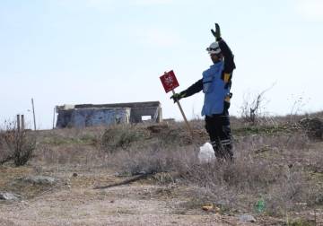 إصابة ثلاثة أطفال بانفجار مخلفات حرب في ريف حماة الشمالي