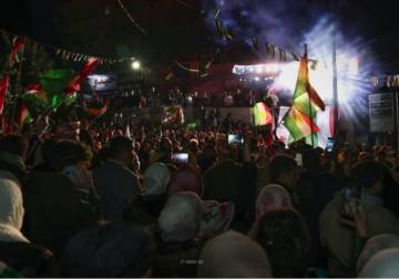  فعاليات ركن الدين بدمشق: إنزال العلم السوري في 