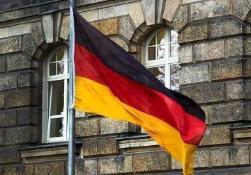 قانون ألماني جديد يُشعل الجدل: تعليق لمّ شمل عائلات اللاجئين لعامين