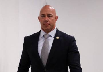 رئيس لجنة الشؤون الخارجية في الكونغرس يعلن دعمه للإلغاء الكامل لعقوبات 