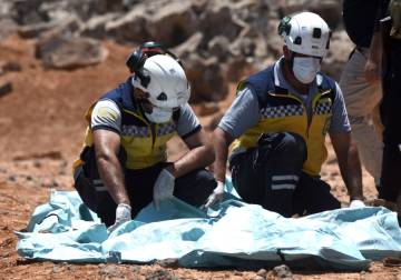 الدفاع المدني ينتشل رفات 4 أشخاص من مقبرة جماعية في ريف درعا