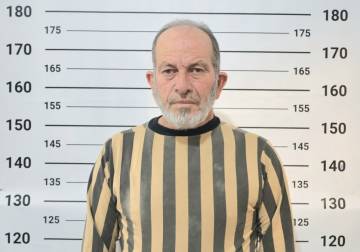 الأمن الداخلي في حماة يلقي القبض على طيار متورط بجرائم حرب