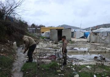 تضرر 14 مخيماً ونحو 300 عائلة جراء سيول خربة الجوز غربي إدلب