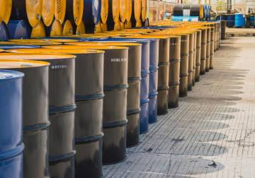 النفط يصعد وسط مخاوف من نقص الإمدادات