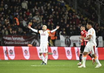 غالاطة سراي يحكم قبضته على صدارة الدوري التركي 