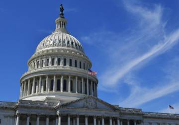 سياسيون أمريكيون يدعون لرفع عقوبات 