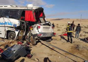 وفاة 5 أشخاص وإصابة 6 في حادث سير على طرق تدمر-دير الزور