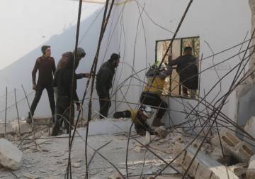 وفاة عاملين وإصابة آخرين بانهيار سقف منزل في معرة النعمان