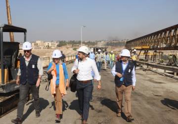 وفد ألماني يتفقد مشروع ترميم جسر الرستن بريف حمص