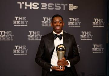 الفرنسي عثمان ديمبيلي يتوج بجائزة 