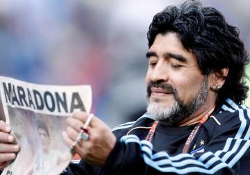 الأرجنتين تبدأ محاكمة جديدة بشأن وفاة مارادونا