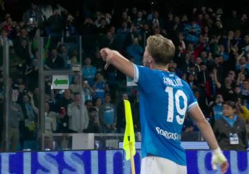 نابولي يفوز على كريمونيزي ويؤجل حسم الإنتر باللقب