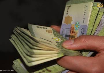 الليرة تقلّص مكاسبها بعيد رفع العقوبات الأوروبية