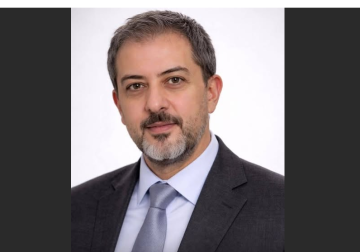 خيوط العنكبوت في دمشق ودبي: 
