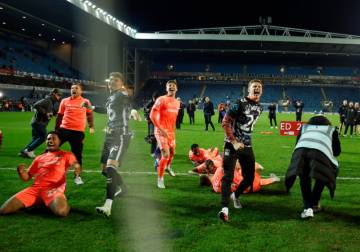 كوفنتري سيتي يصعد للدوري الإنجليزي بعد غياب 25 عاما