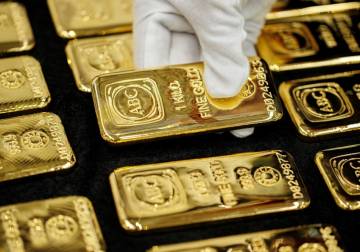 أسعار الذهب تتراجع مع ارتفاع الدولار الأمريكي