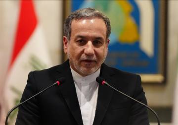 عراقجي: الرد الإيراني يستهدف القواعد الأمريكية لا دول المنطقة