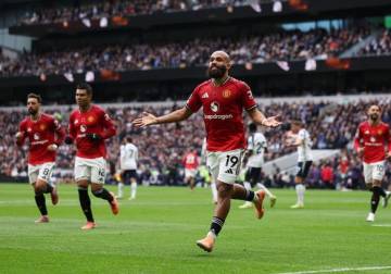 مانشستر يونايتد ينتزع تعادلا مثيرا أمام توتنهام