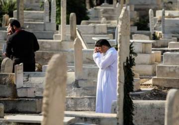 سوريا على طريق الخصخصة: من يشتري العلاج… ومن يشتري القبر