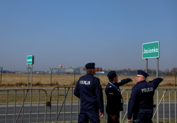 بولندا تغلق مطارين مؤقتا بسبب غارات روسية على أوكرانيا