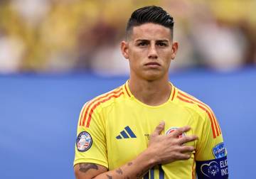 خاميس رودريغيس يعود إلى التمارين وناديه ينفي شائعات إصابته بمرض خطير