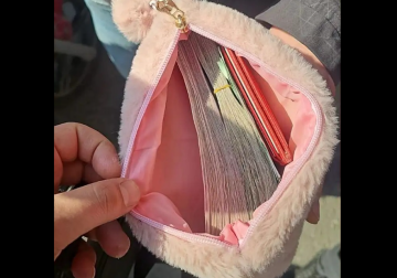 تركيا.. سوري يعيد محفظة مليئة بالنقود إلى صاحبتها في قيصري