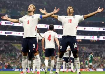 إنجلترا تهزم المكسيك وتبلغ ربع نهائي كأس العالم