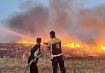 الدفاع المدني السوري يستجيب لـ250 حريقاً خلال يوم واحد