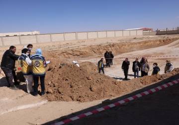 الدفاع المدني: انتشال رفات 14 شخصاً في عدرا الصناعية بريف دمشق