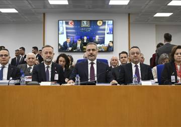 فيدان: لن نسمح بتجذّر بيئة في سوريا تهدّد أمن تركيا القومي