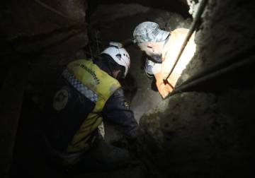 انتشال جثامين 4 شبّان من حفرة عميقة في مدينة جبلة