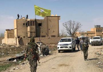 عائلات من ريف دير الزور تناشد كشف مصير أبنائها المعتقلين لدى 