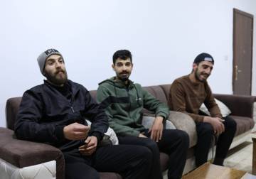 الداخلية السورية تحرّر ثلاثة مختطفين في السويداء وتسلّمهم لذويهم