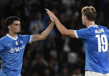 نابولي يهزم ليتشي ويعزز صدارته للدوري الإيطالي