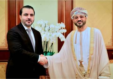 وزير الخارجية السوري يلتقي نظيره العماني في مسقط لتعزيز العلاقات الثنائية