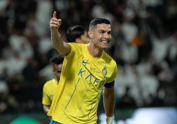 رونالدو يحصد جائزتي لاعب الموسم وأفضل هدف