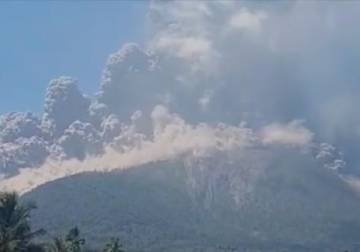 إندونيسيا.. بركان ليووتوبي ينفث رمادا بارتفاع 18 كيلومترا