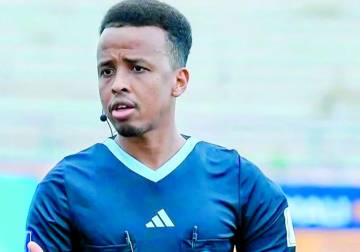 الفيفا يمنح الحكم الصومالي عرتن أجره كاملا عن كأس العالم