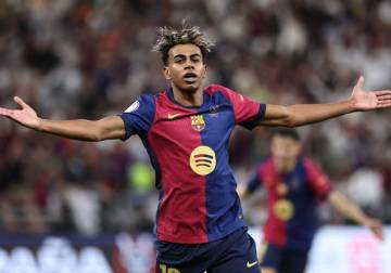 يامال يجدد عقده مع برشلونة حتى عام 2031